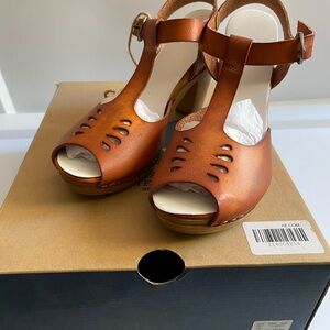 American Eagle Outfitters Tan Heels